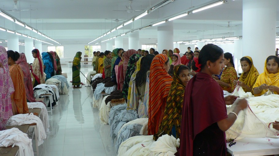 beplay官网娱乐勤劳的人纺织厂孟加拉国达卡2007年11月
