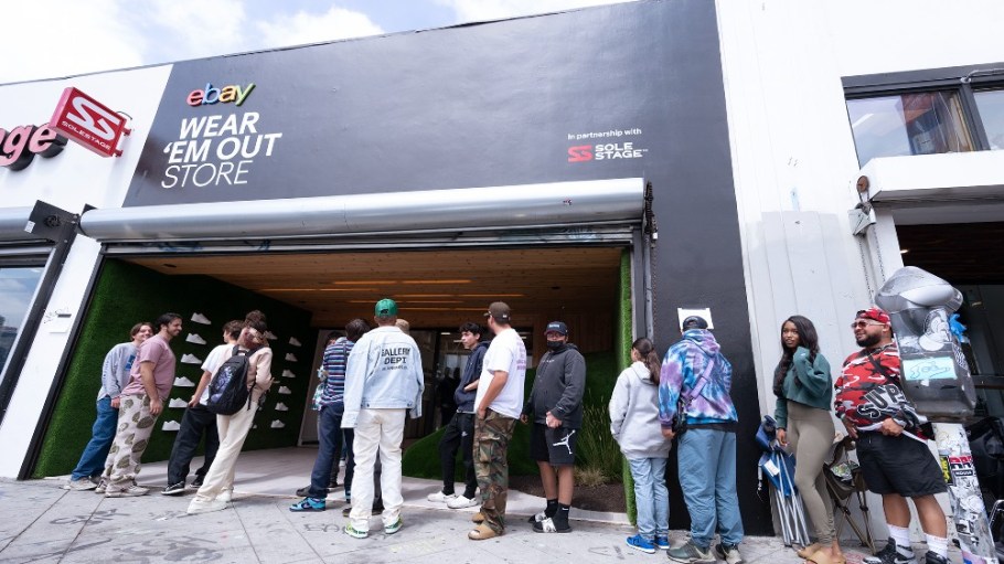 beplay官网娱乐Ebay的阵亡将士纪念日周末活动鼓励sneakerheads穿他们的分数而不是藏了收藏家的物品。