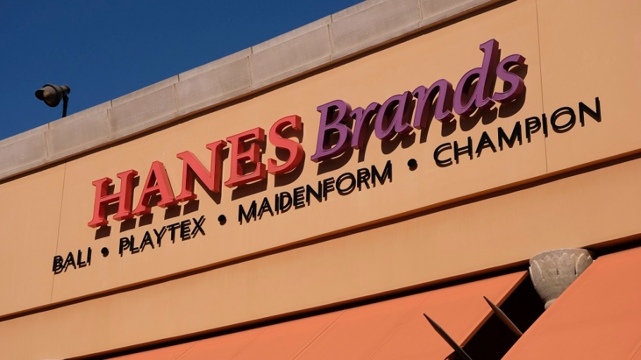 beplay官网娱乐Hanesbrands说冠军品牌,海纳斯内衣简直业务在第一季度在两年基础上加速。