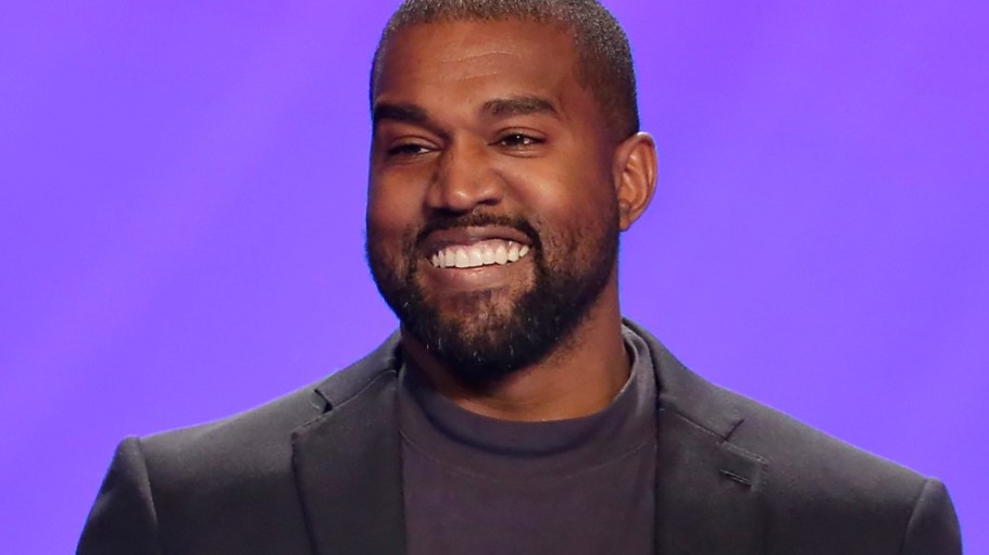 beplay官网娱乐坎耶·韦斯特(Kanye West)和他的鞋类品牌Yeezy去年起诉沃尔玛(Walmart)销售Yeezy Foam Runner的仿制品，并就此达成和解