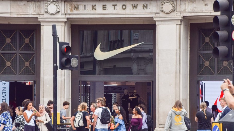 beplay官网娱乐耐克(Nike)和阿迪达斯(Adidas)后要求法庭驳回他们的专利侵权诉讼达成秘密协议
