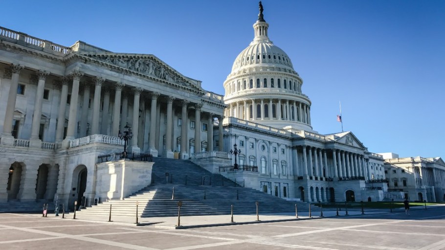 beplay官网娱乐国会议员提出了一项有利于美国进口商的两党法案。