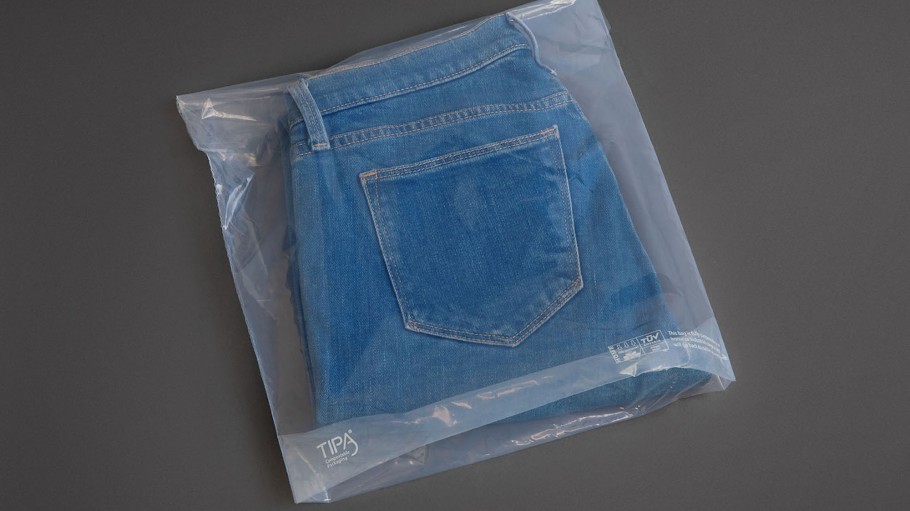 beplay官网娱乐时尚,Levi Strauss & Co和C&A测试可降解的塑料袋。
