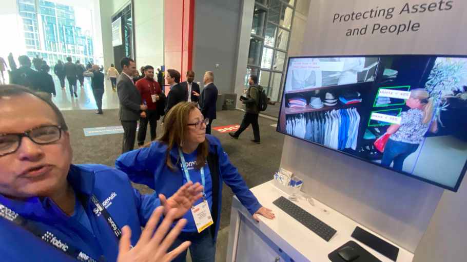 beplay官网娱乐先讯美资代表先讯美资代表弥尔顿纳瓦罗显示公司AI-driven业务监测系统是如何运作的,防止入店行窃NRF大会期间周一在纽约。