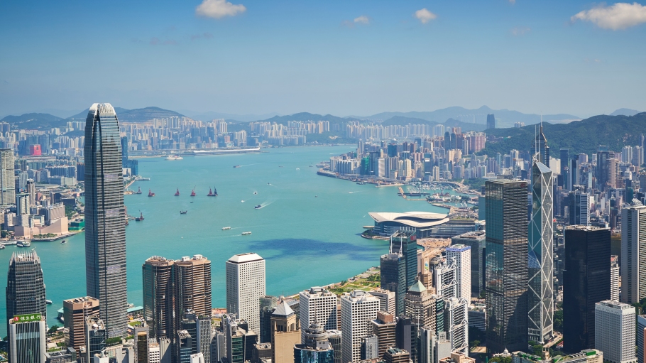 beplay官网娱乐香港的零售市场受益于城市的自由港的地位,在该地区靠近制造商和零关税对大多数进口和出口,所有这些可以简化业务流程和降低成本。