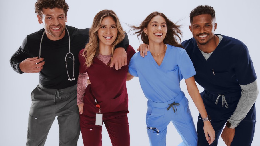 beplay官网娱乐Fabletics推出了第一条运动服系列，进入了一个不断增长的医疗服装市场，预计到2028年将达到49.1亿美元。