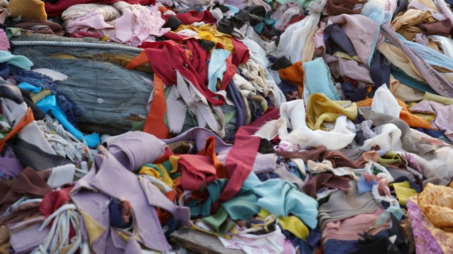 beplay官网娱乐加州可能成为全美第一个要求纺织品回收利用的州。