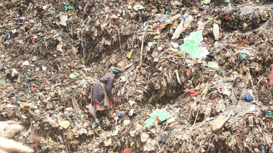 beplay官网娱乐Dandora垃圾填埋场在内罗毕,肯尼亚