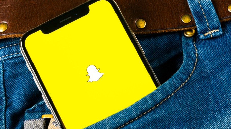 beplay官网娱乐Snapchat隐藏的代码点商业野心与亚马逊作为一个合作伙伴。