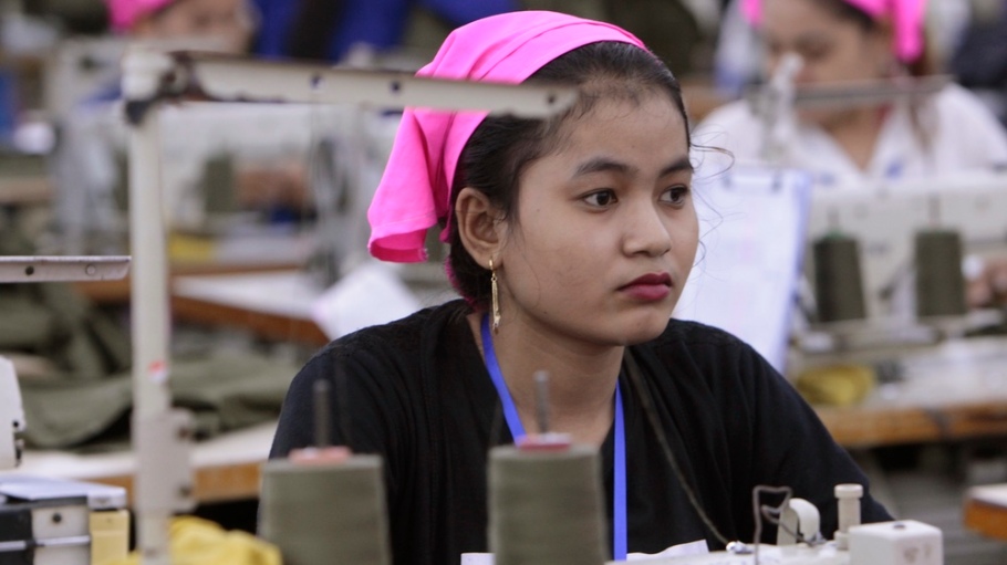 beplay官网娱乐柬埔寨提高服装工人月最低工资