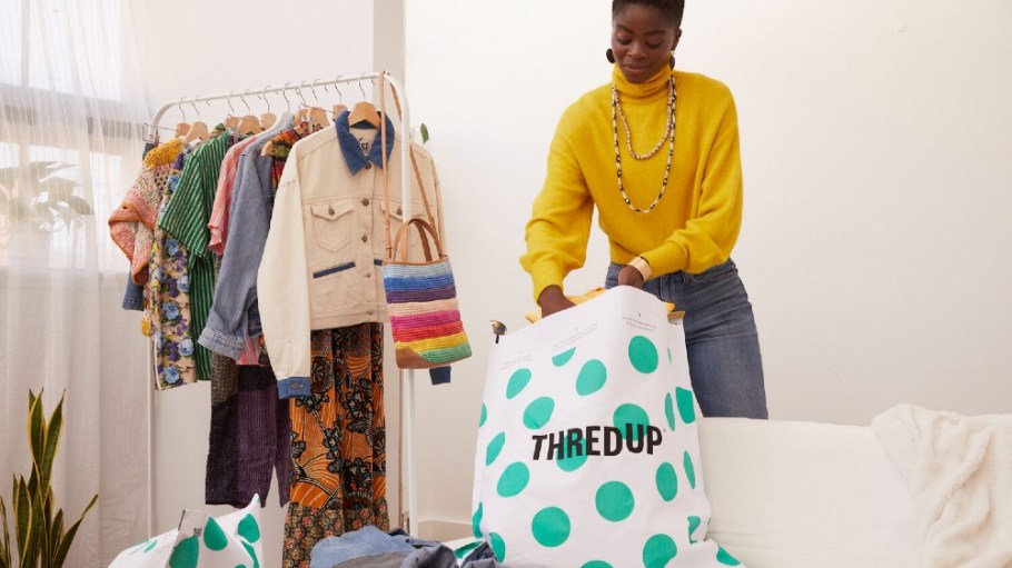 beplay官网娱乐ThredUp为其衣橱清洁袋找到了一个新的回收渠道。